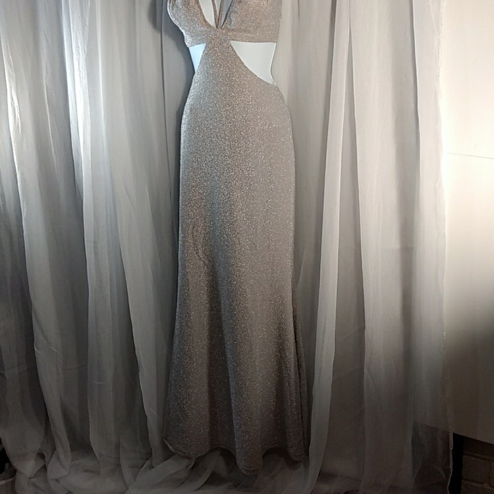 GLAMOROUS CUT OUT DRESS - Picture 4 of 8